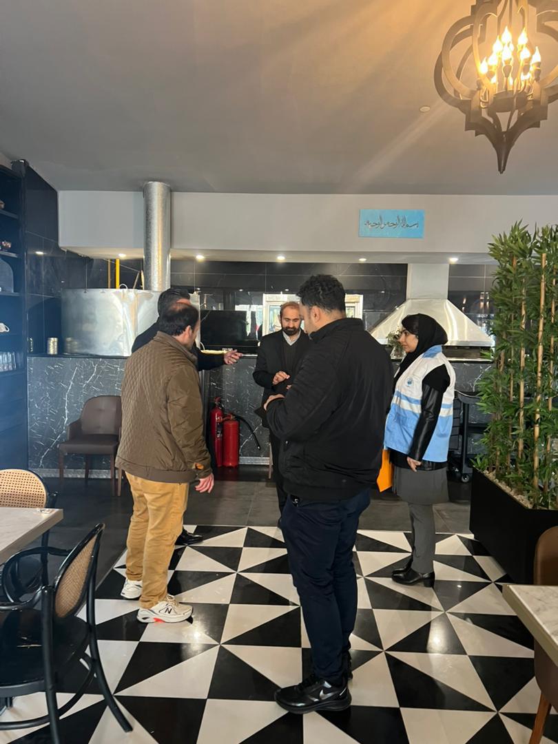 برگزاری گشت مشترک کارشناسان بهداشت محیط مرکز بهداشت شمال غرب یک  در معیت نیروی انتظامی و تعزیرات 